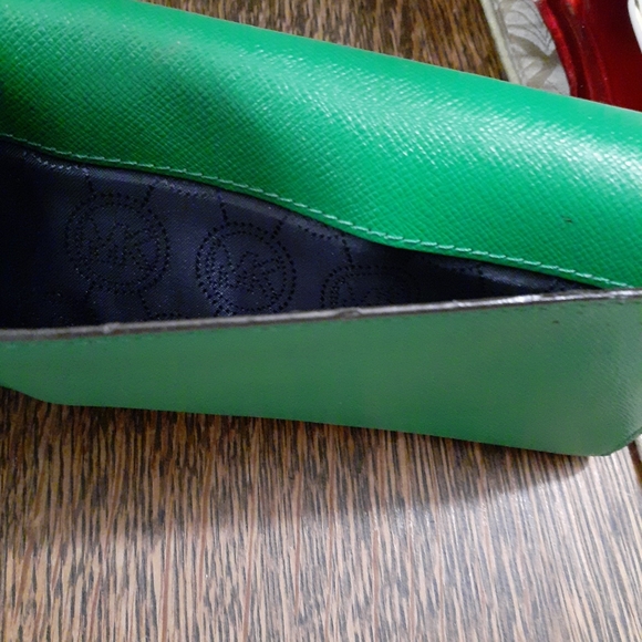 MICHEAL KORS LEATHER WALLET - Picture 8 of 10